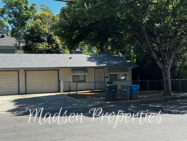 Building Photo - 1589 High St