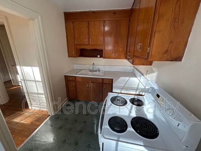 Building Photo - 2940 Oleander Dr