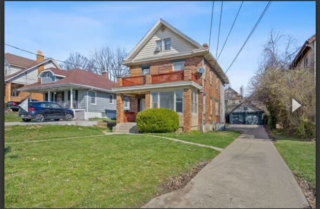 Building Photo - CHEVIOT - Roomy 3 bed 1 bath upstairs in 2...