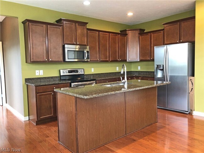 Building Photo - 3696 Kenway Blvd
