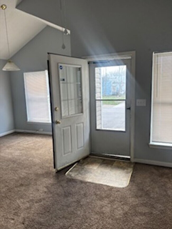 Building Photo - RH - 331