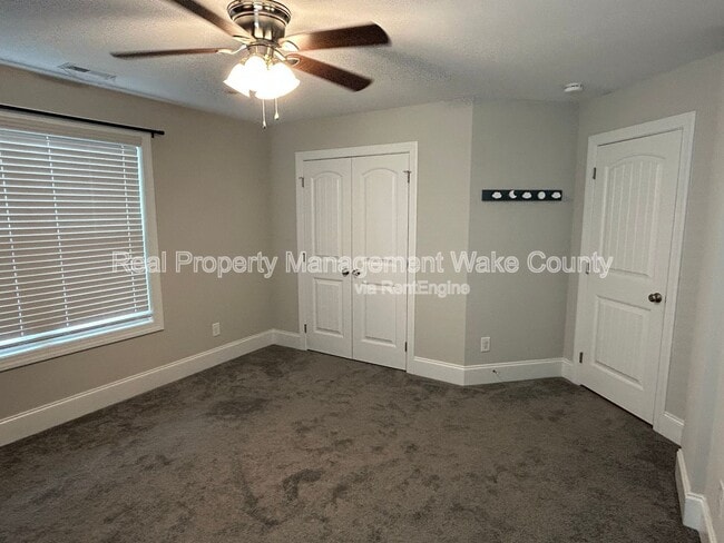 Building Photo - 5412 Robbins Dr
