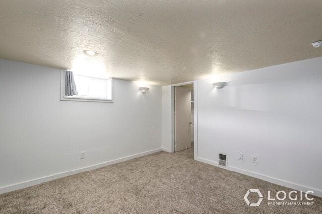 Building Photo - Incredible Basement Unit in Harrison UT