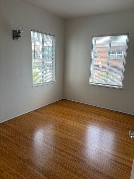 Building Photo - 221 29th St