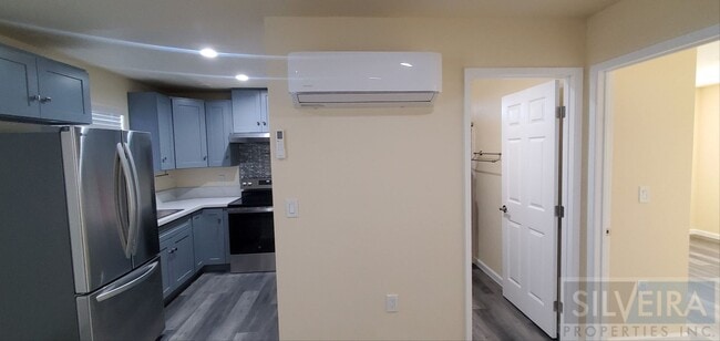 Building Photo - Private 2 Bedroom Unit