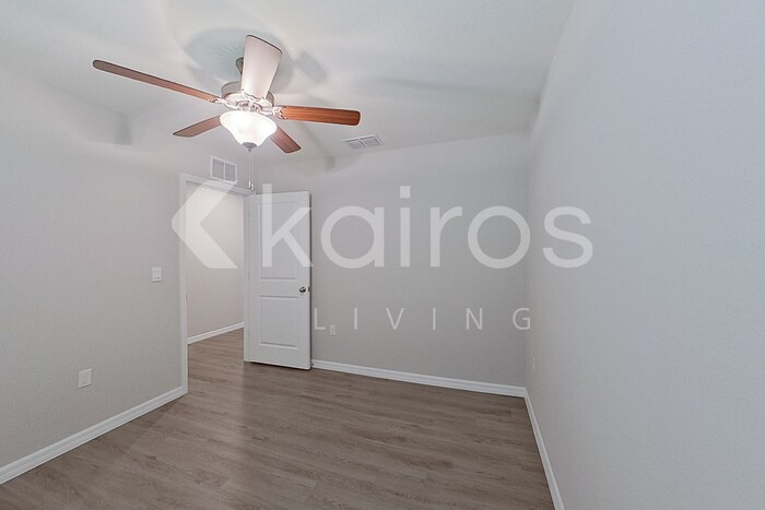 Building Photo - 8590 SW 44th Ct