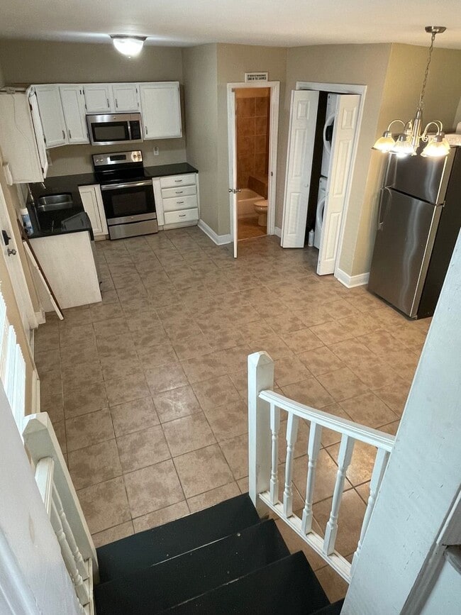 Building Photo - 2BD/1.5BA One Block Off St Charles Ave.
