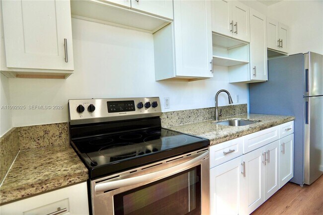 Building Photo - 337 SW 5th Ave