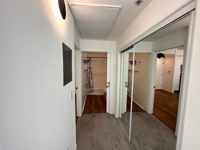 Building Photo - Gorgeous Spacious 2 Bedroom - 2 bath Condo with parking in Little Tokyo