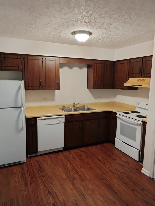 Kitchen view - 534 Bellwood Dr