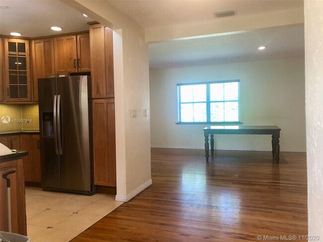 Building Photo - 5760 SW 51st St
