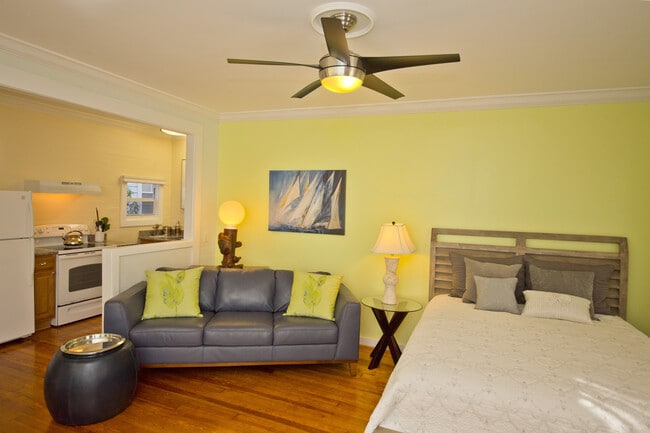 Building Photo - Furnished Studio in Old Town