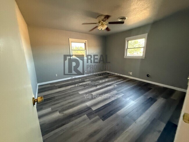 Building Photo - 1017 N Jefferson St