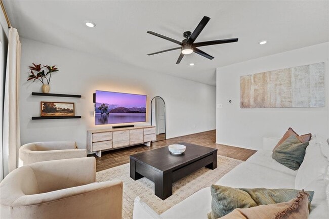 Building Photo - 144 Calgary Ln