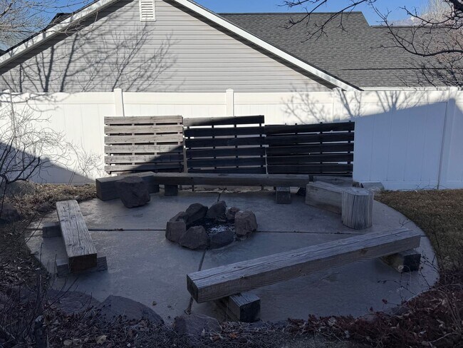 Building Photo - Beautiful Draper Home for Rent!