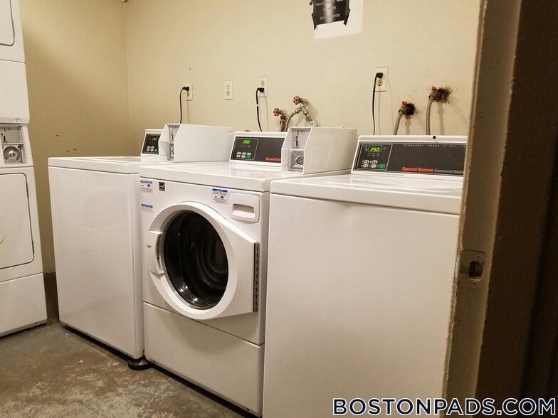 Building Photo - 1799 Centre St