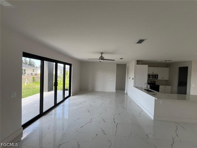 Building Photo - 1832 NW 22nd Pl