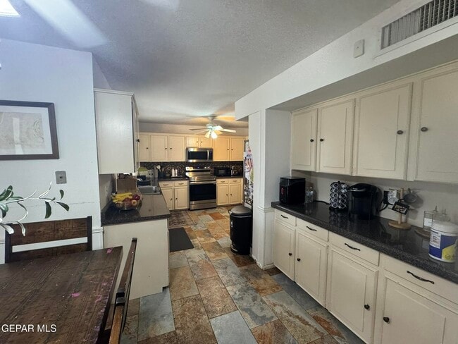 Building Photo - 6417 Pino Real Dr