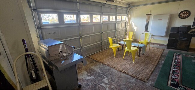 Building Photo - 17018 Water Oak Dr