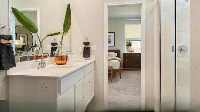 Building Photo - 611 Bluffview Dr.