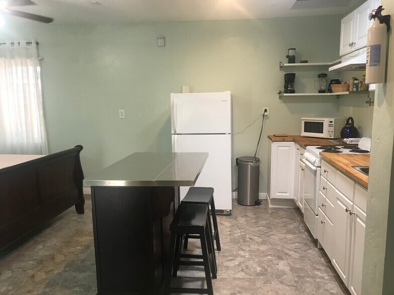 Building Photo - 632 Maria Ave