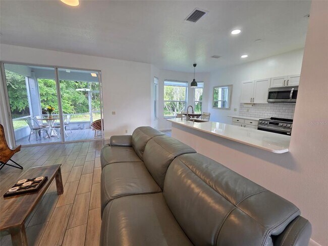 Building Photo - 3323 Songbird Ln
