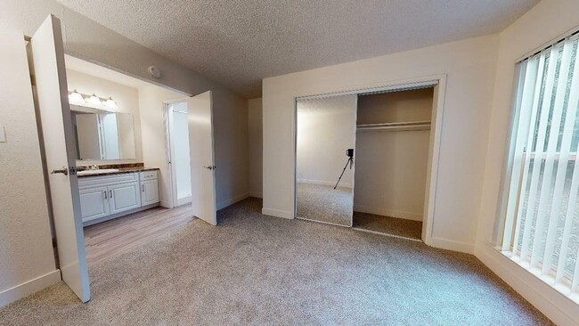 Bedroom - Cambridge House Apartments