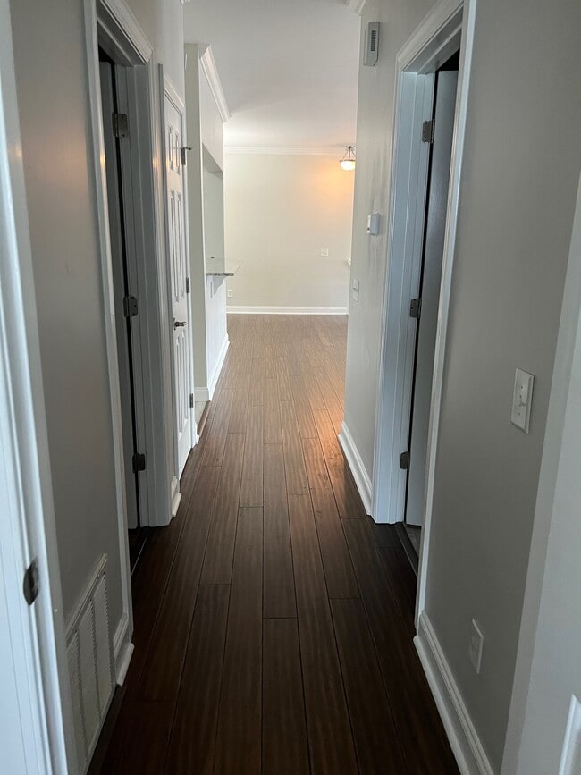 Building Photo - 1945 Tara Ct