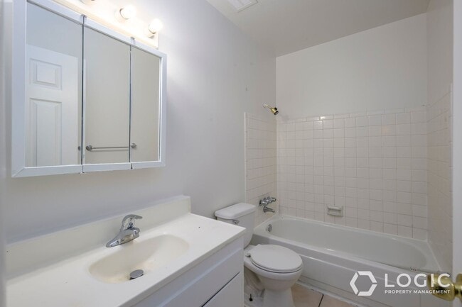 Building Photo - 1610 Ivy Cir