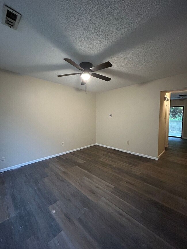 Building Photo - 2 Bedroom Townhouse in Arnold