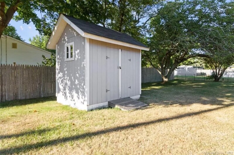 Building Photo - 8 Indian Field Rd