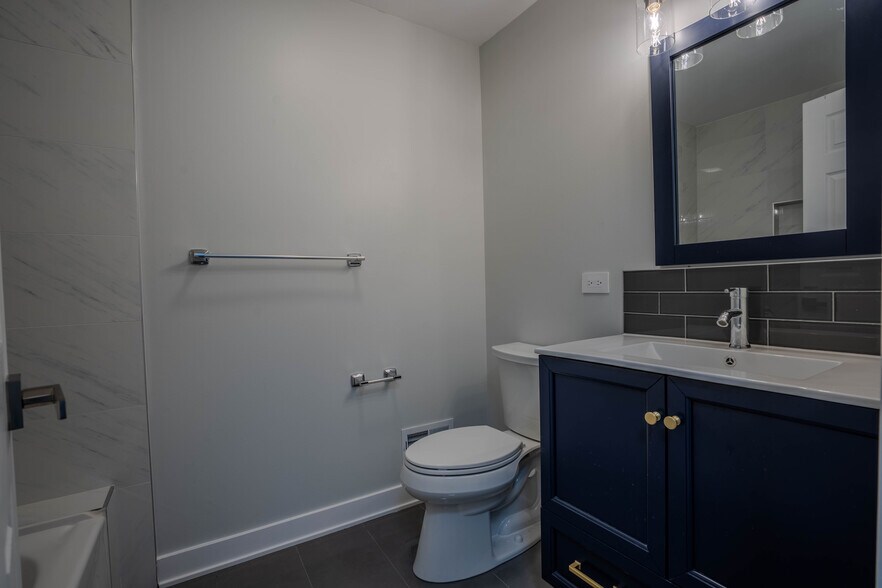 Building Photo - 620 57th St