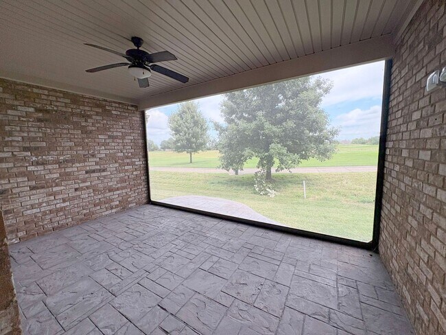 Building Photo - Stunning Townhome in Foxland Harbor – Golf & Lake Community