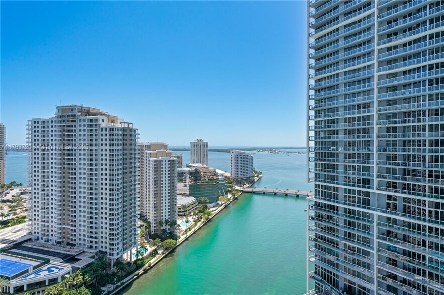 Building Photo - 475 Brickell Ave
