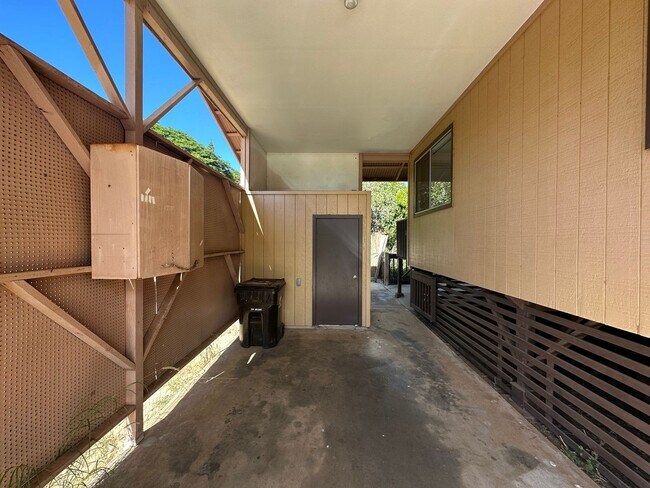 Building Photo - 390 Auhana Rd