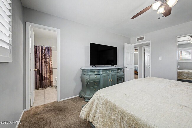 Building Photo - 408 E La Jolla Dr