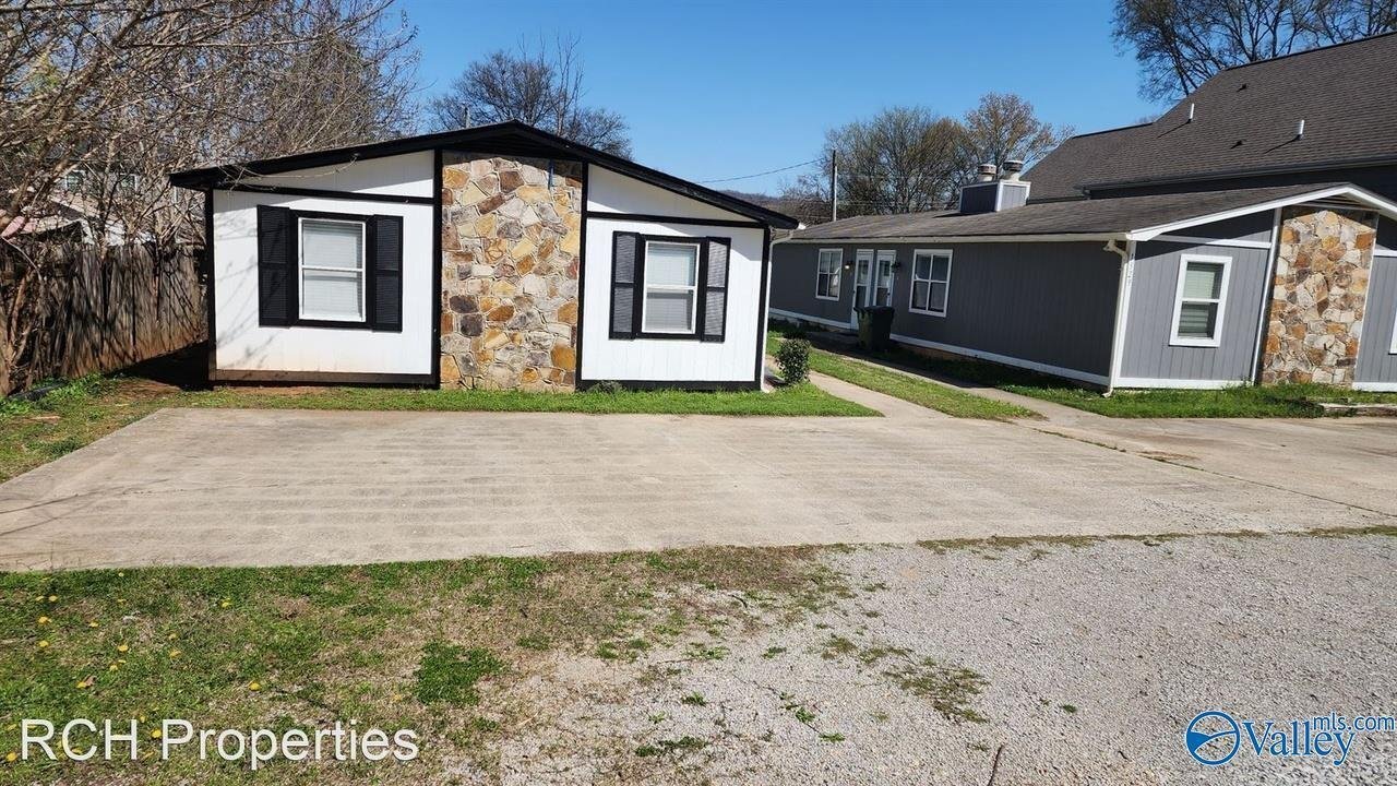 Building Photo - 1325 Stevens Ave NE