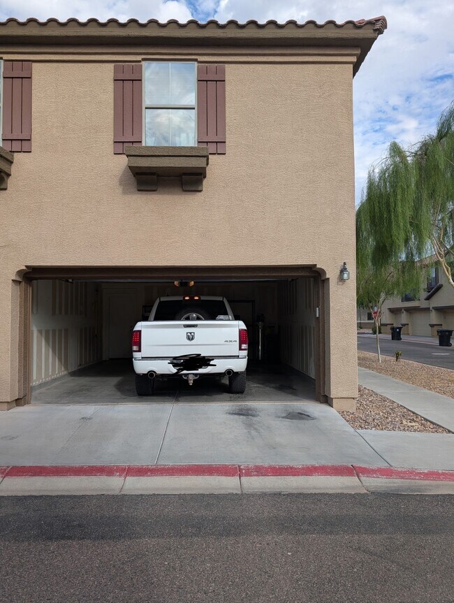 Building Photo - 1250 S Rialto