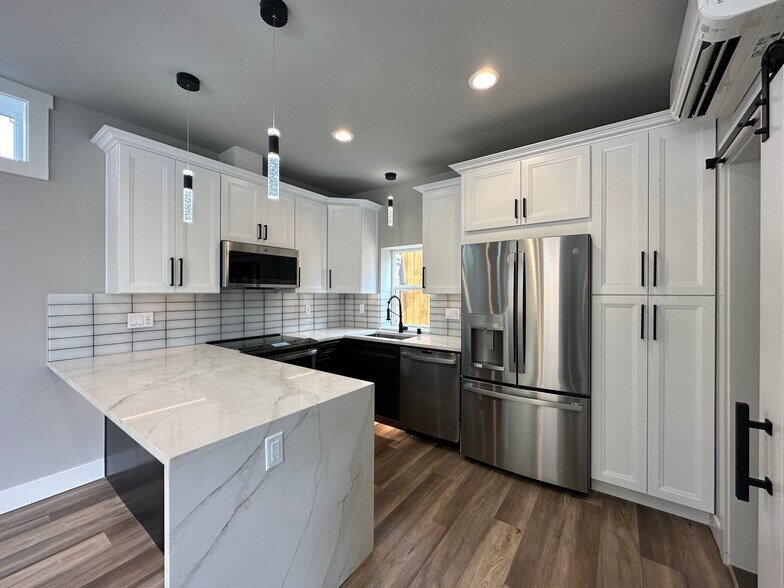 Building Photo - 5509 Brooklyn Ave NE