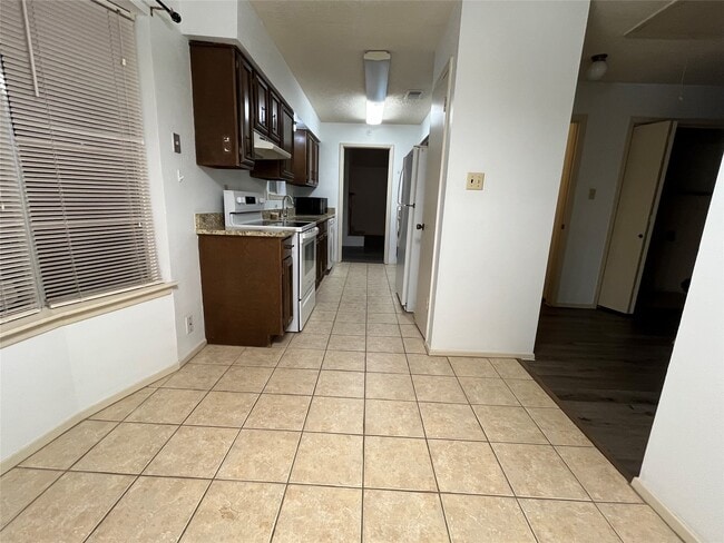 Building Photo - 5535 Ashgate Dr