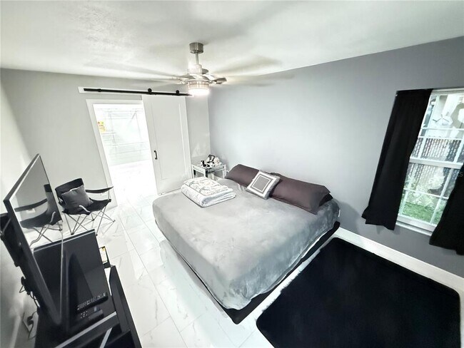 Building Photo - 128 Sandalwood Dr