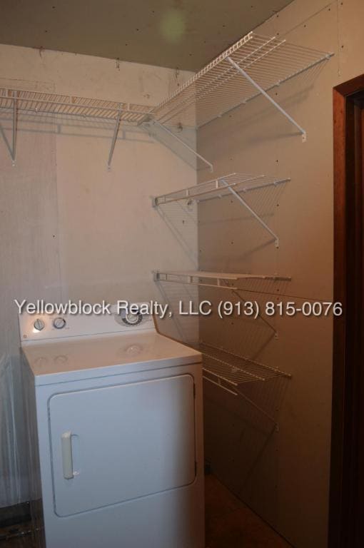 Building Photo - 320 E 79th Terrace