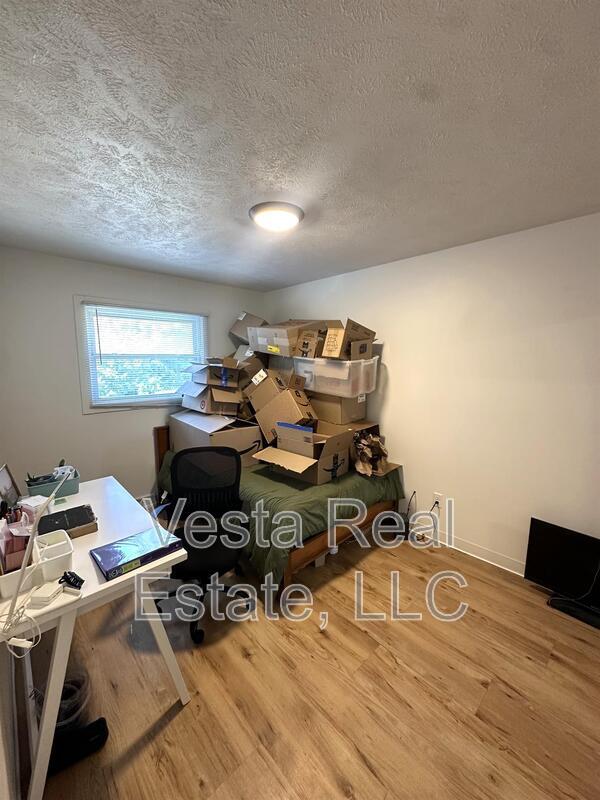 Building Photo - 104 College Park Ct