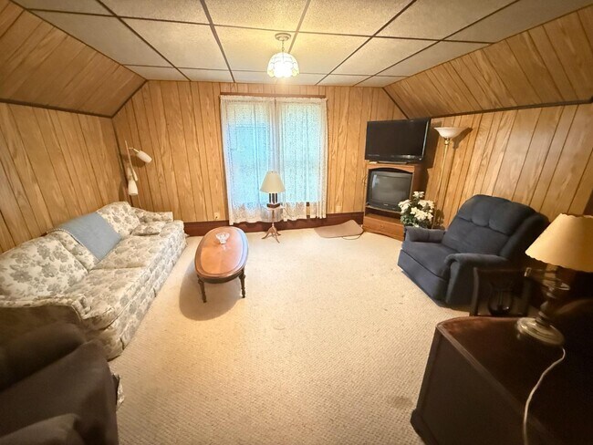 Building Photo - 1102 Oakes St