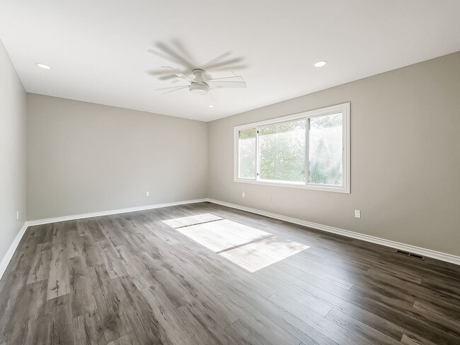 Building Photo - Fully Upgraded 3-Bed Farmington Hills Home!