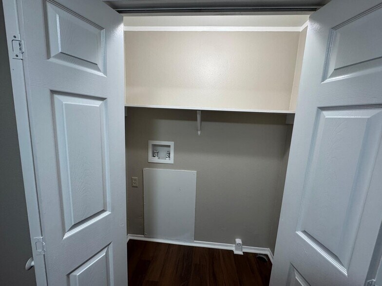 Building Photo - 11727 Greenglen Dr