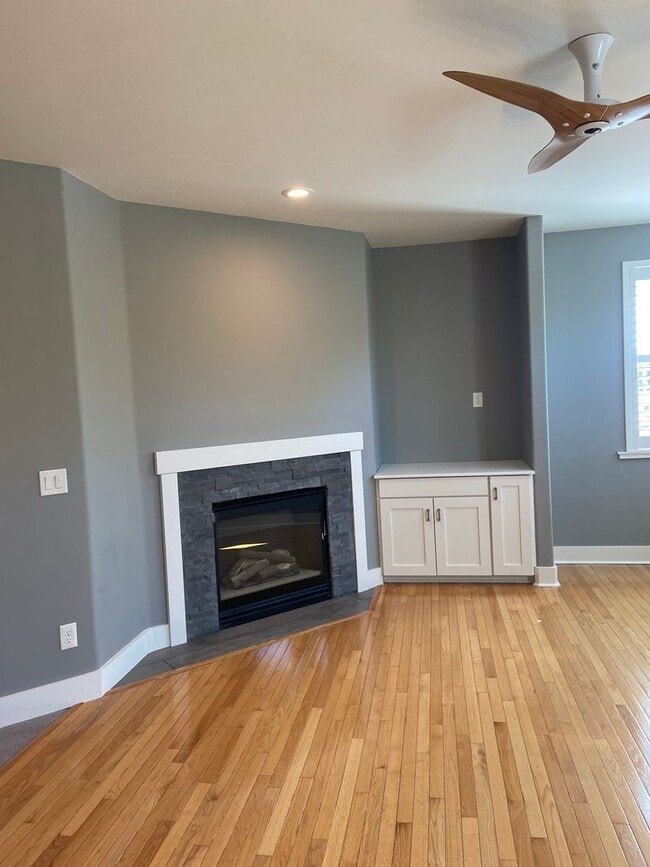 Building Photo - Beautifully remodeled 3 Bdrm+Master retrea...