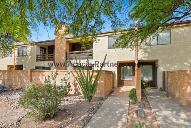 Building Photo - Spacious Three Bedroom/Three Bath Townhome