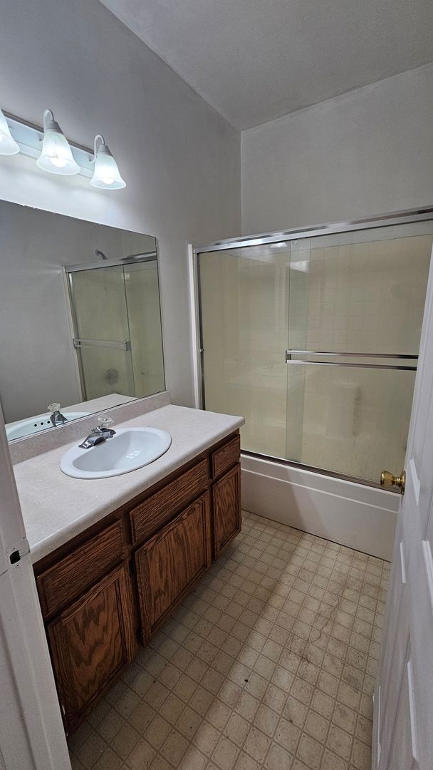 Building Photo - Great Home for Christmas