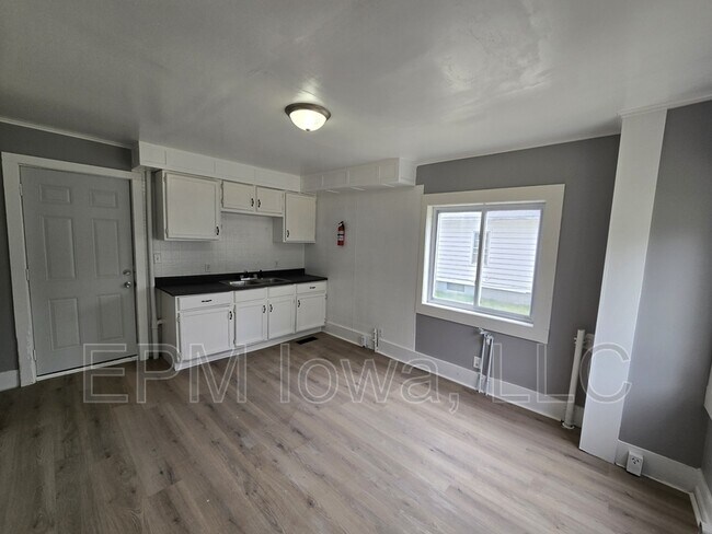 Building Photo - 508 Mobile St